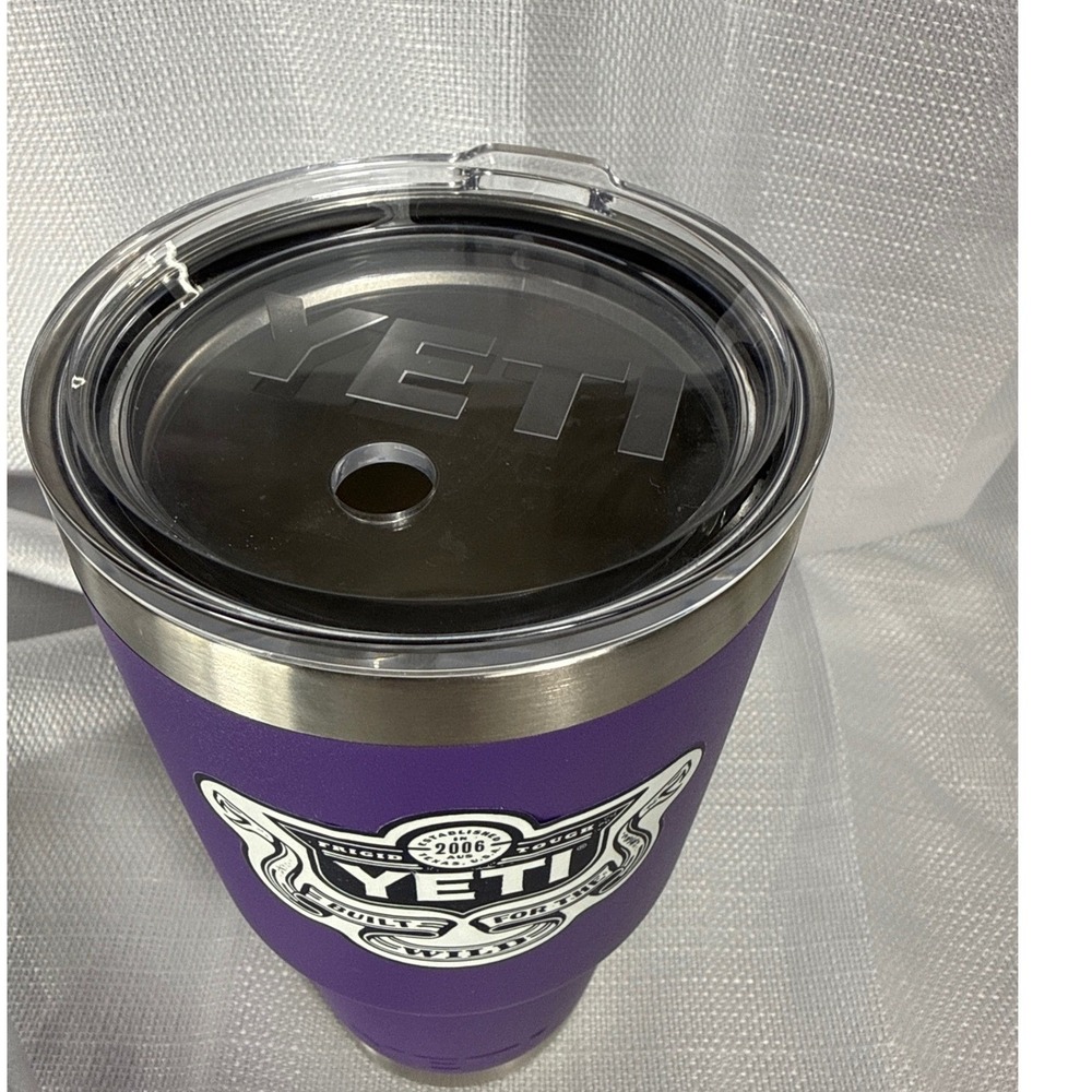 Yeti Rambler 30 oz Tumbler Purple Stainless Steel Vacuum Insulated MagSlider Lid - Picture 2 of 4